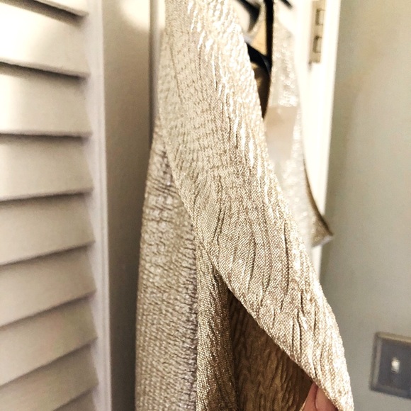 Sliver flowy blouse - Picture 3 of 7